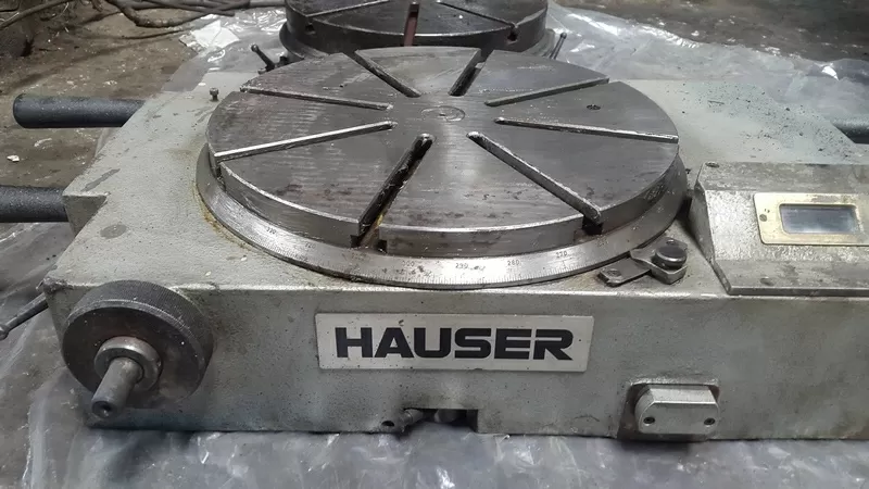 Продам стол поворотный Hauser (3шт.),  со склада.  